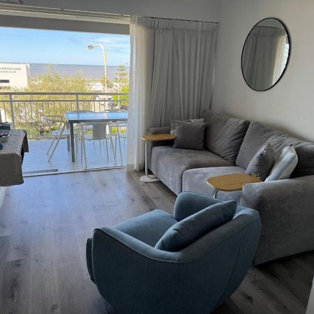 Ocean View - Alexandra Headlands Beachfront Unit Екстер'єр фото