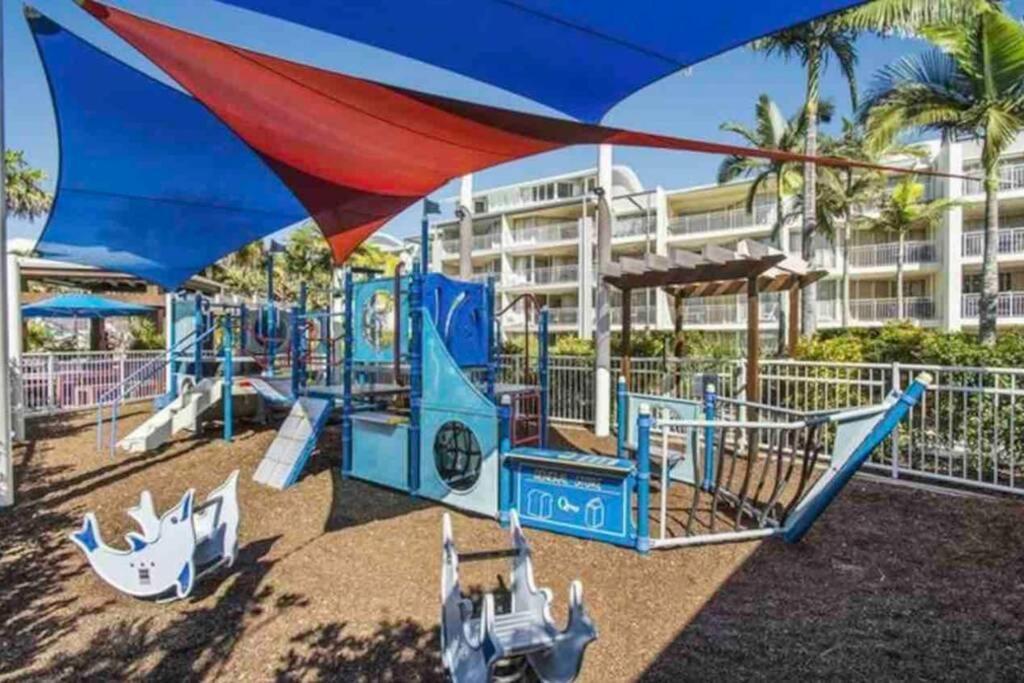 Ocean View - Alexandra Headlands Beachfront Unit Екстер'єр фото