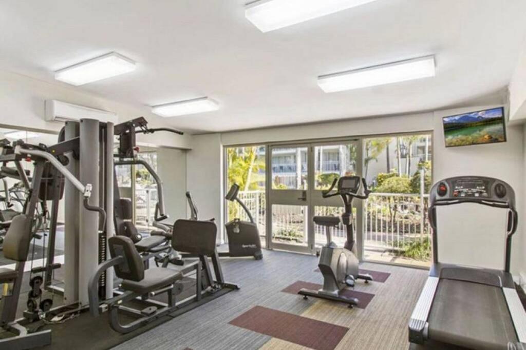 Ocean View - Alexandra Headlands Beachfront Unit Екстер'єр фото
