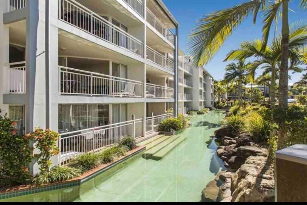 Ocean View - Alexandra Headlands Beachfront Unit Екстер'єр фото