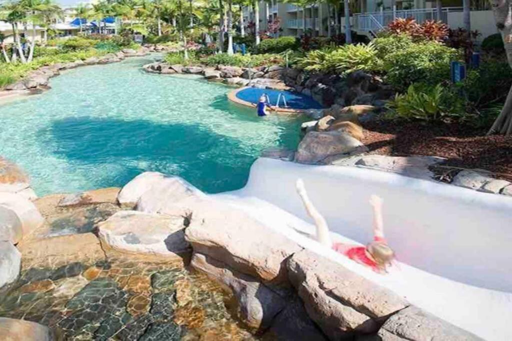 Ocean View - Alexandra Headlands Beachfront Unit Екстер'єр фото