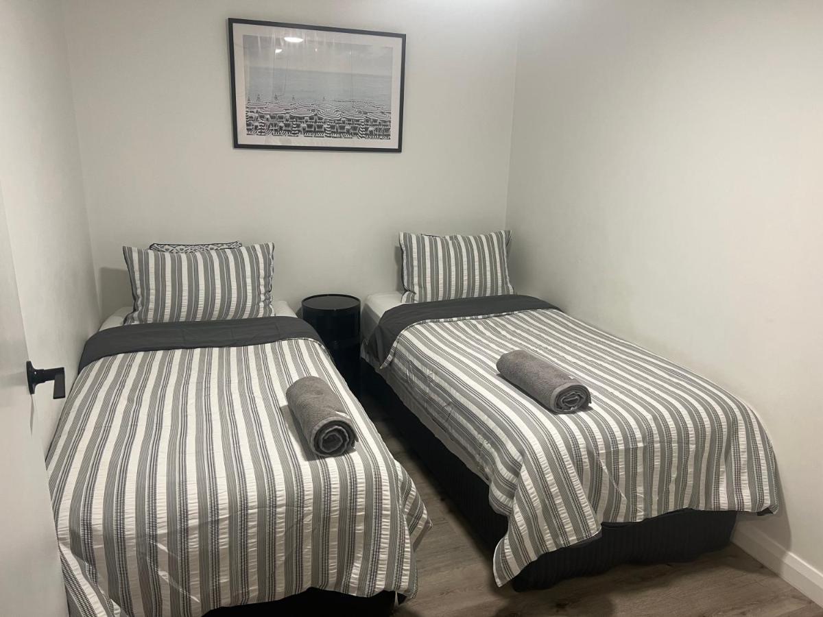 Ocean View - Alexandra Headlands Beachfront Unit Екстер'єр фото