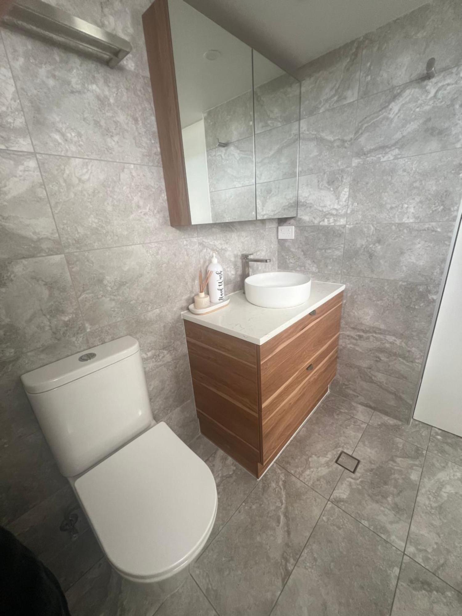 Ocean View - Alexandra Headlands Beachfront Unit Екстер'єр фото