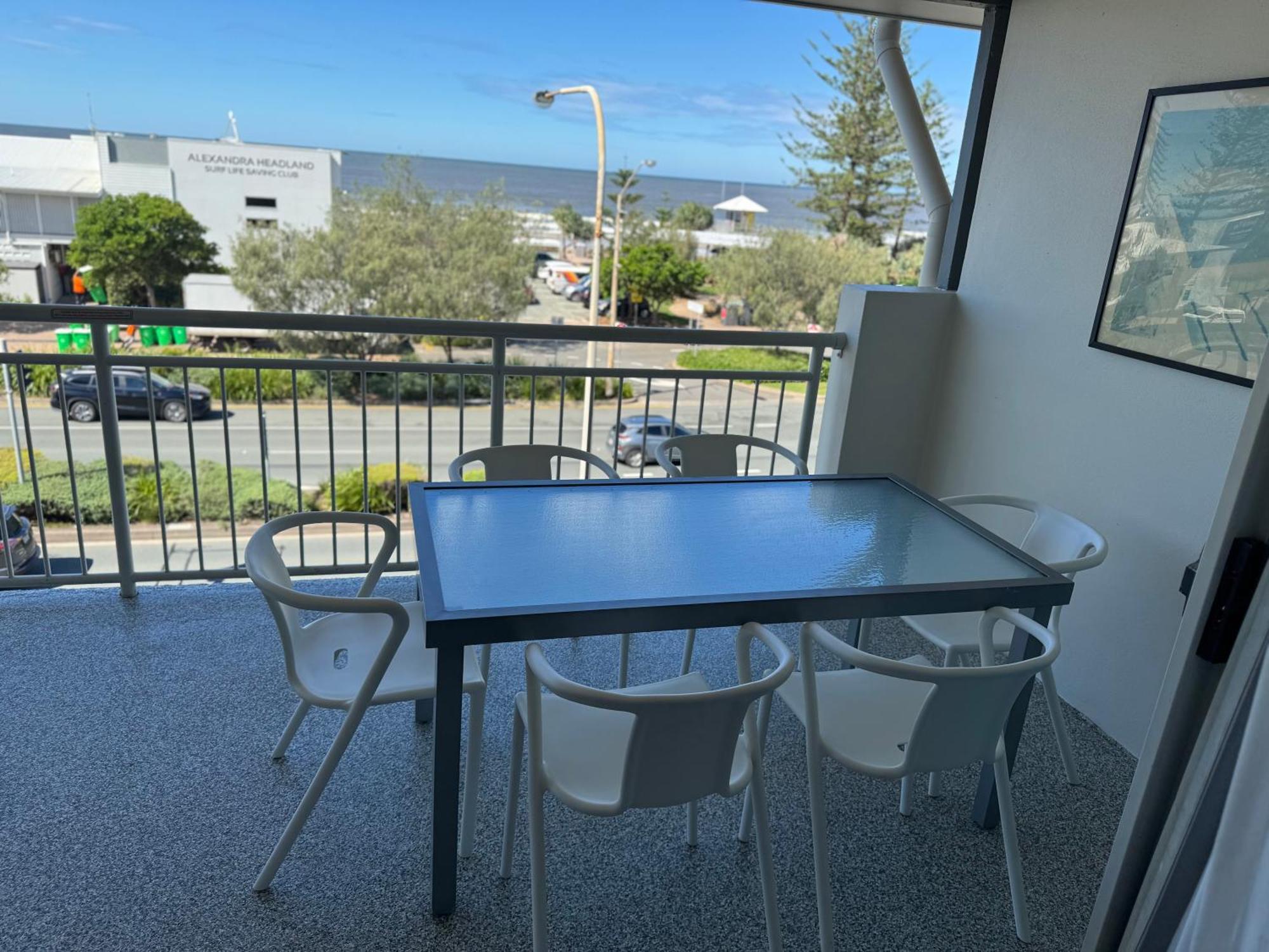 Ocean View - Alexandra Headlands Beachfront Unit Екстер'єр фото
