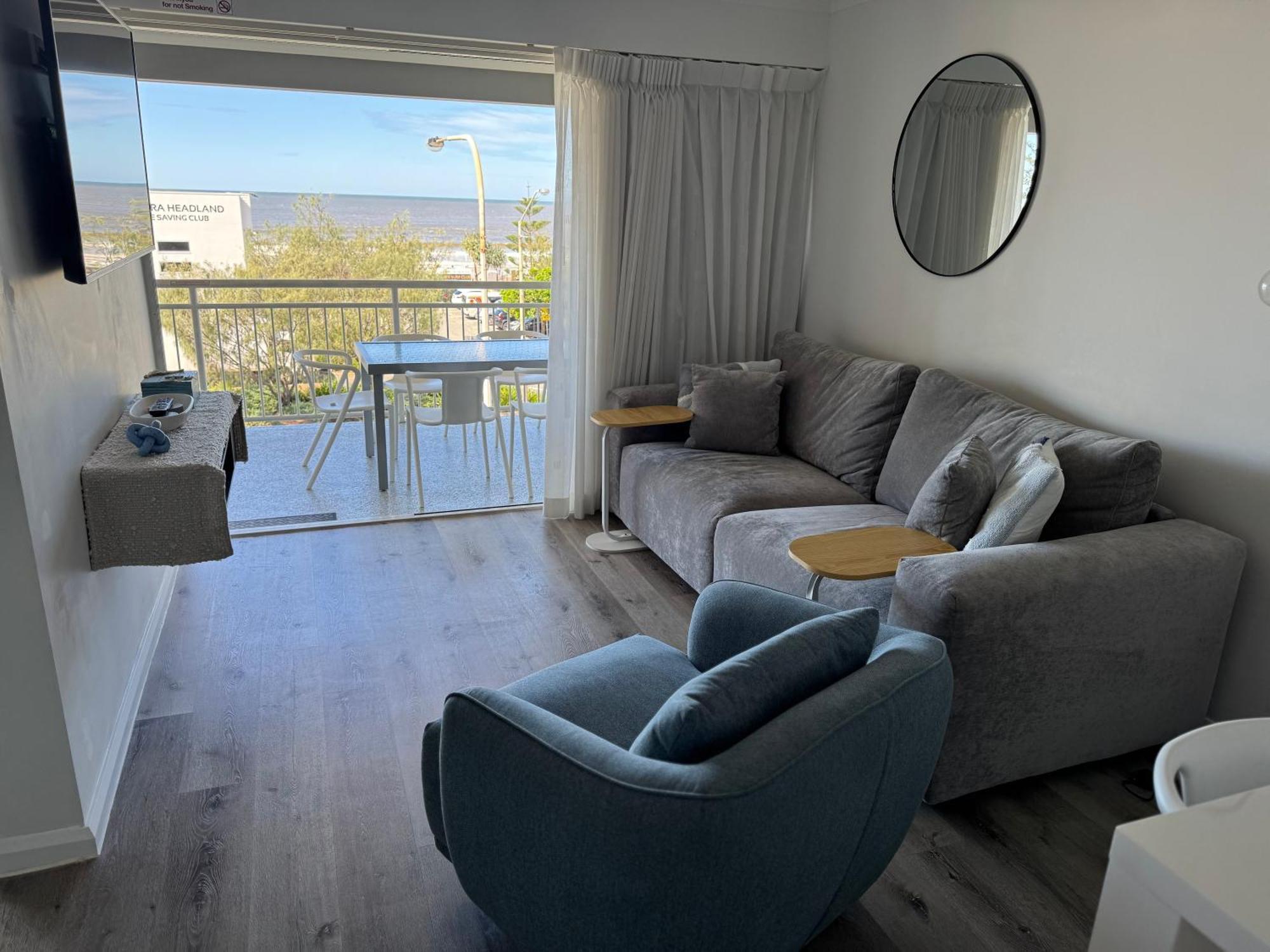 Ocean View - Alexandra Headlands Beachfront Unit Екстер'єр фото