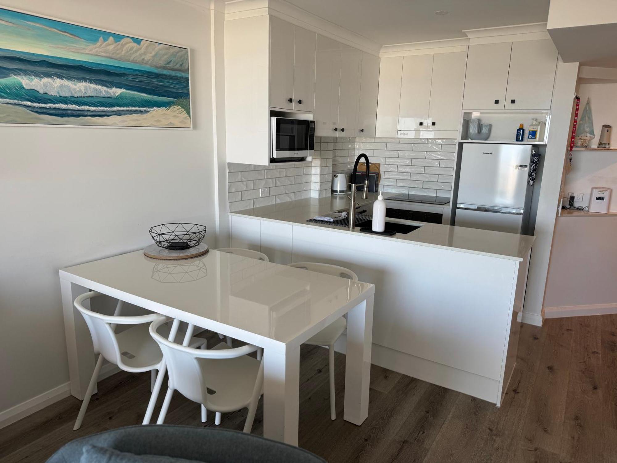 Ocean View - Alexandra Headlands Beachfront Unit Екстер'єр фото