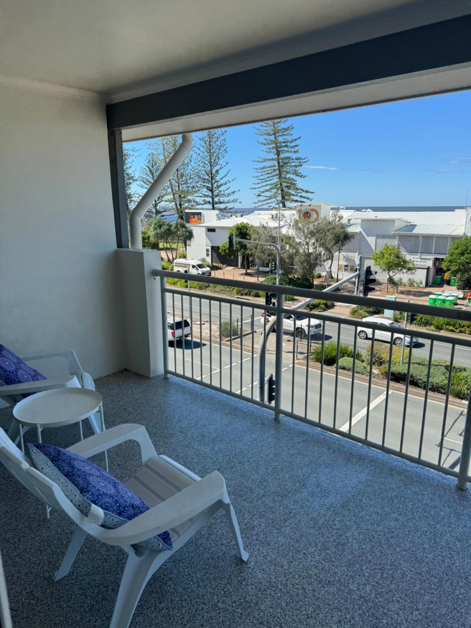 Ocean View - Alexandra Headlands Beachfront Unit Екстер'єр фото